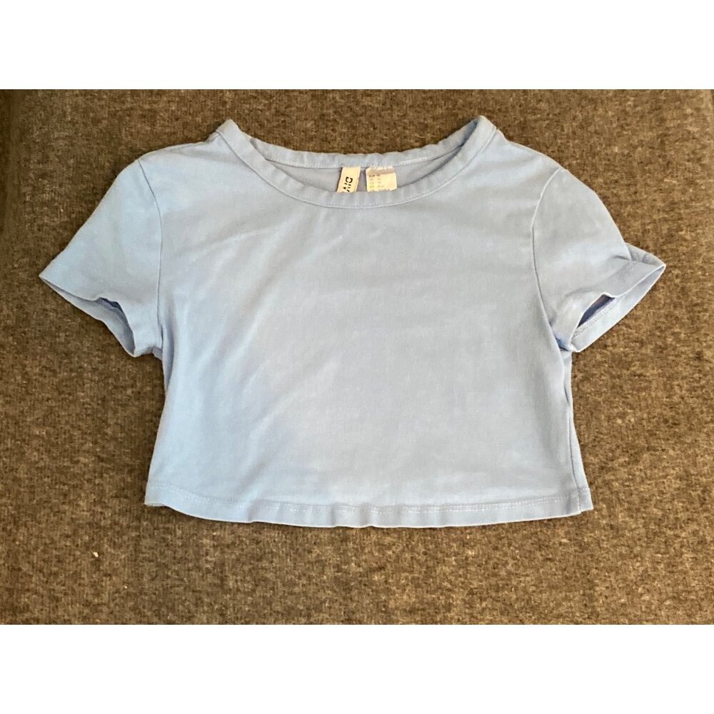 2 H&M Divided SS Crop Top Blue Tee T Shirt & White Crop Top V Neck Collar XS - Picture 6 of 8